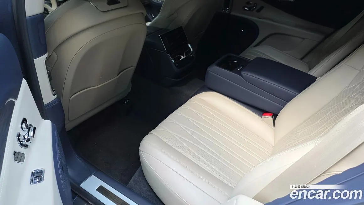 Bentley Flying Spur — фото 1