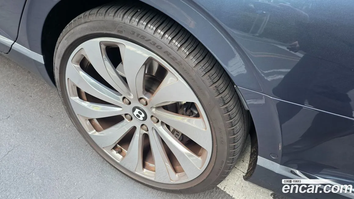 Bentley Flying Spur — фото 2