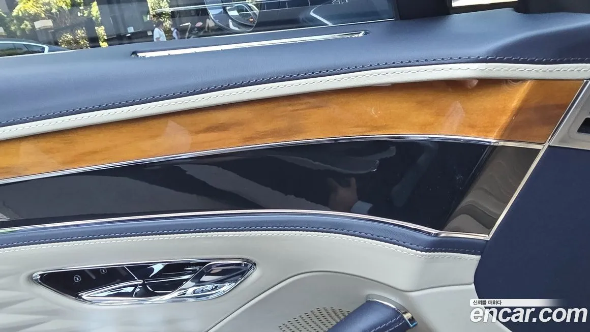 Bentley Flying Spur — фото 6