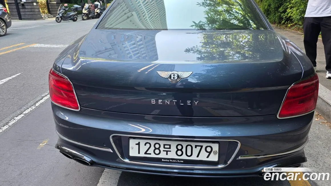 Bentley Flying Spur — фото 4