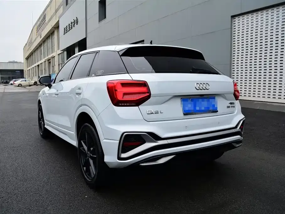Audi Q2L — фото 3