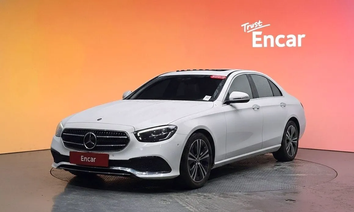 Mercedes-Benz E-Class — фото 1