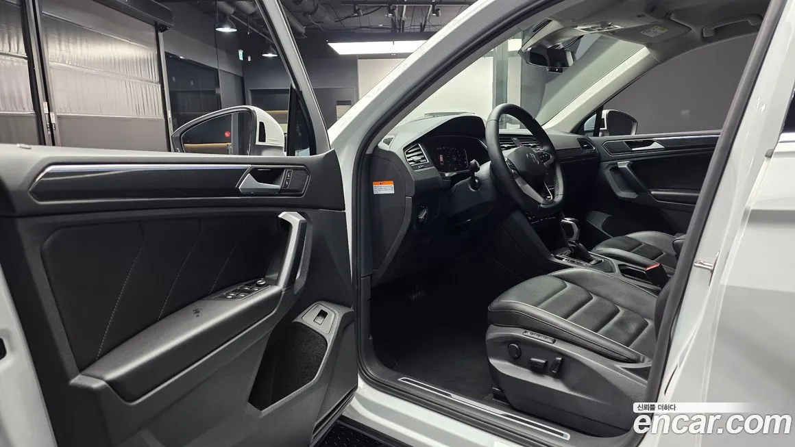 Volkswagen Tiguan — фото 10