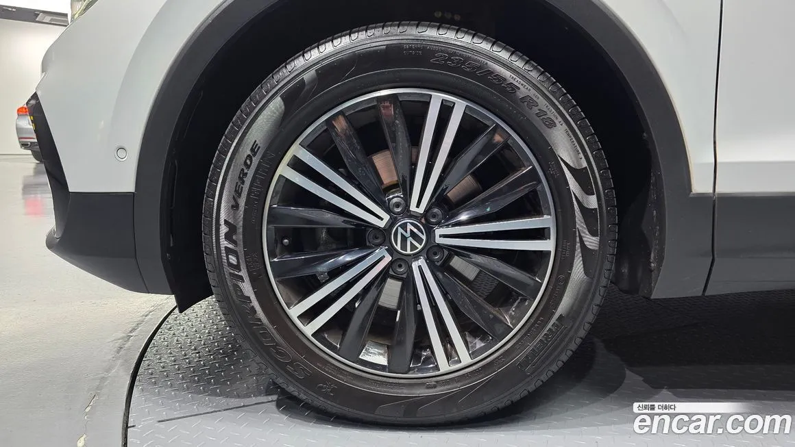 Volkswagen Tiguan — фото 9