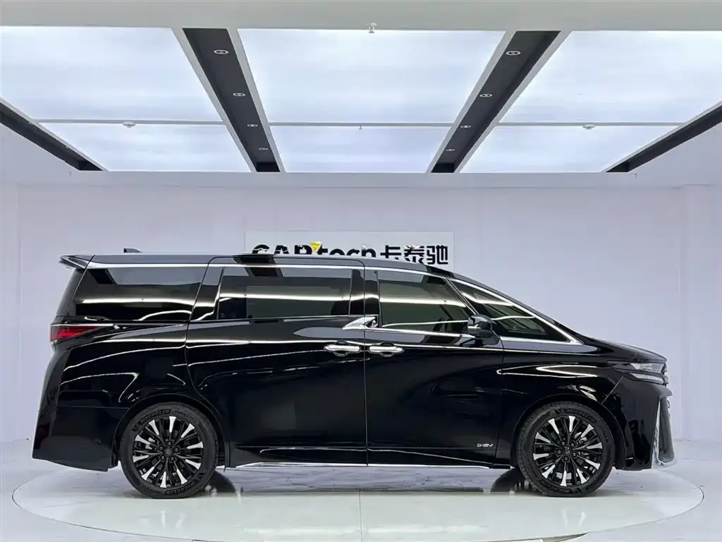 Toyota Vellfire — фото 7