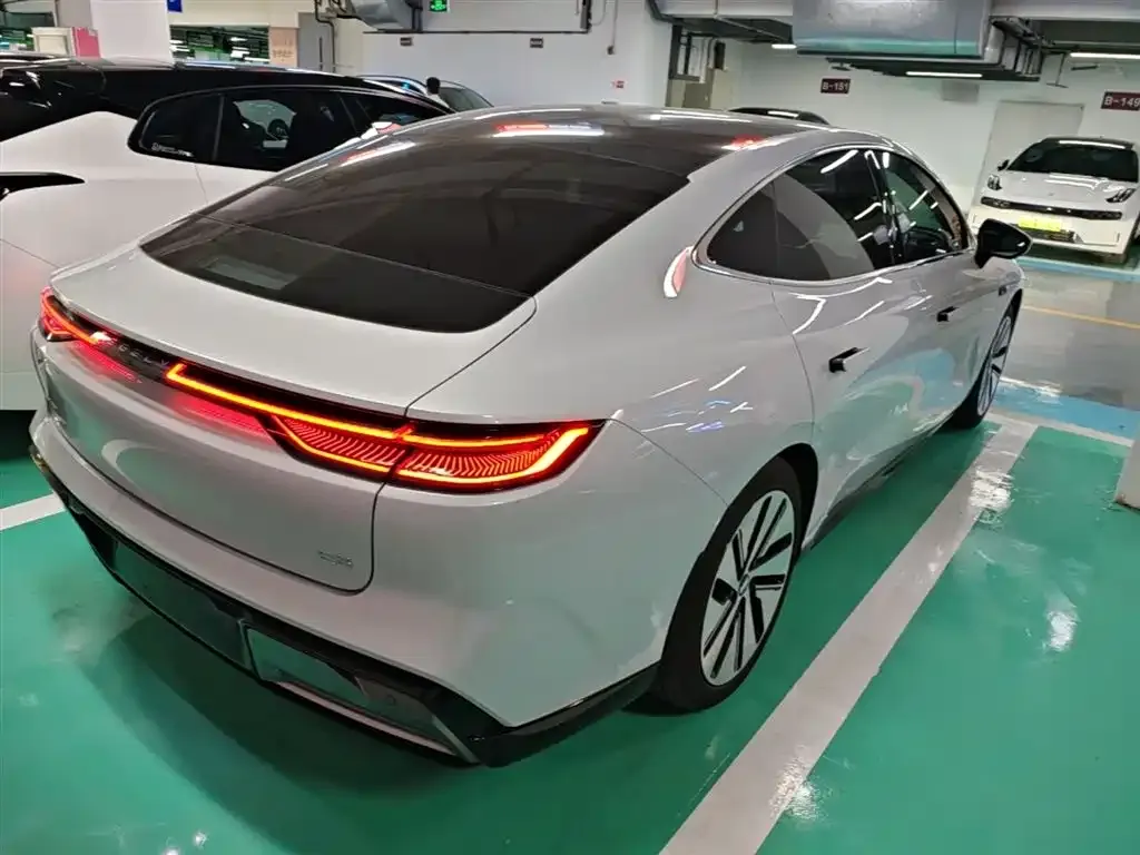 Geely Galaxy E8 — фото 10