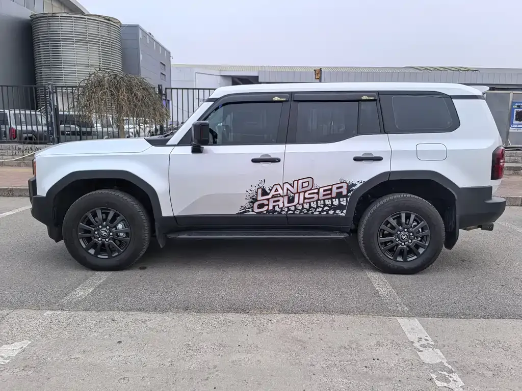 Toyota Prado — фото 4