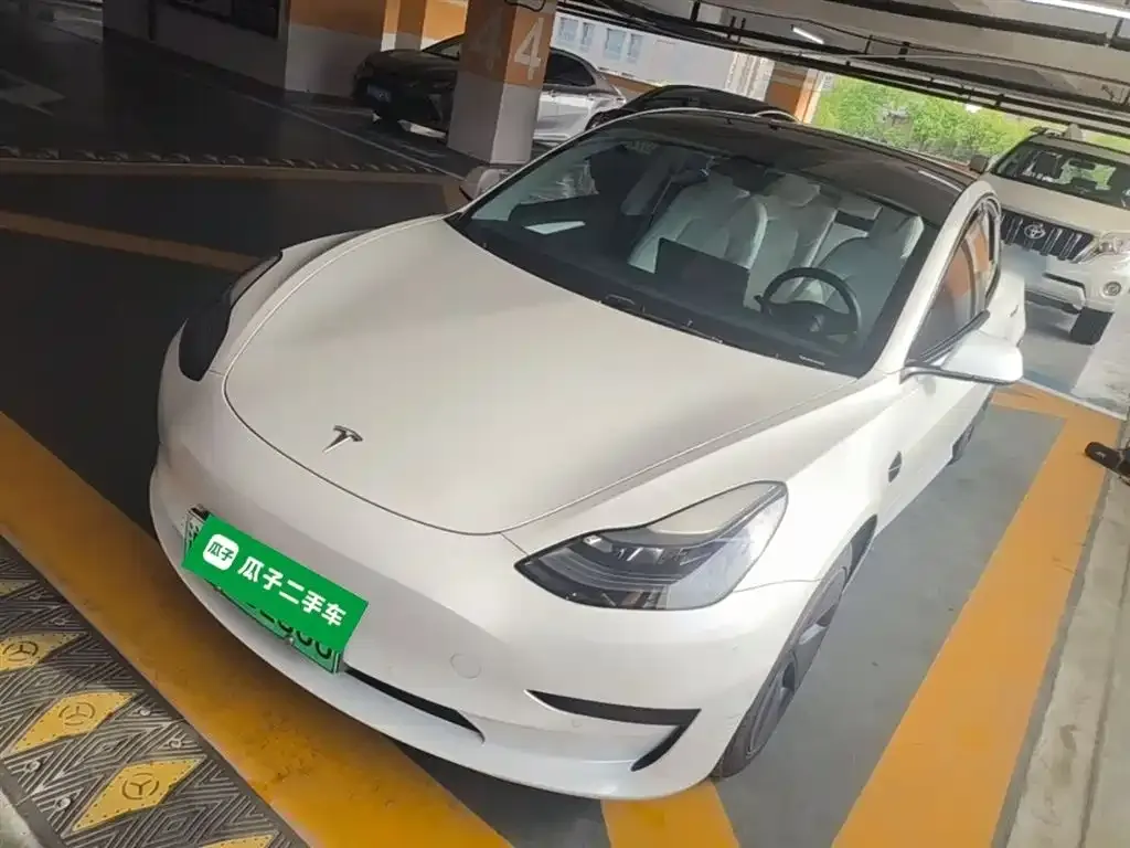 Tesla Model 3 — фото 1