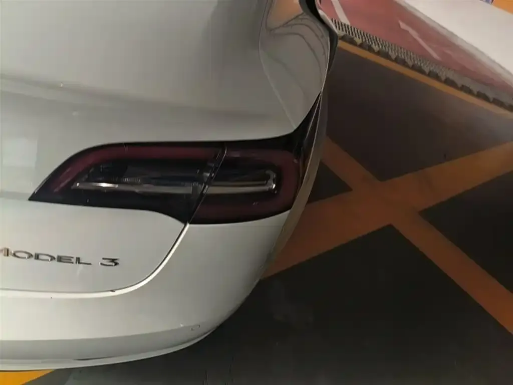 Tesla Model 3 — фото 5