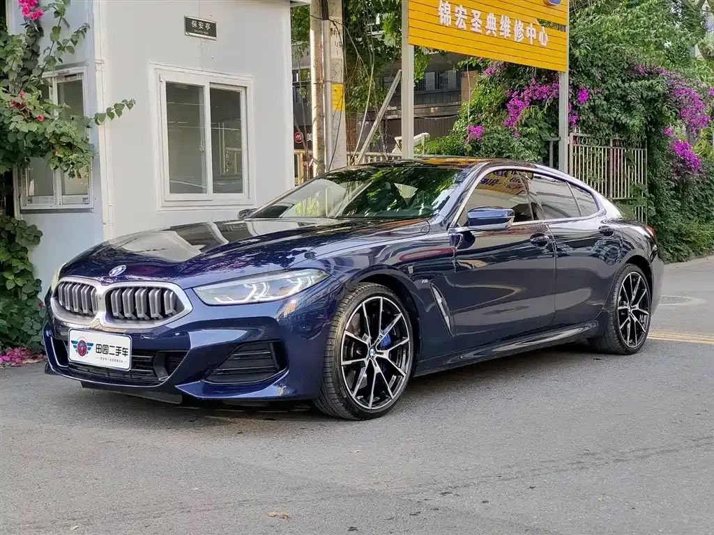 BMW 8 Series — фото 1