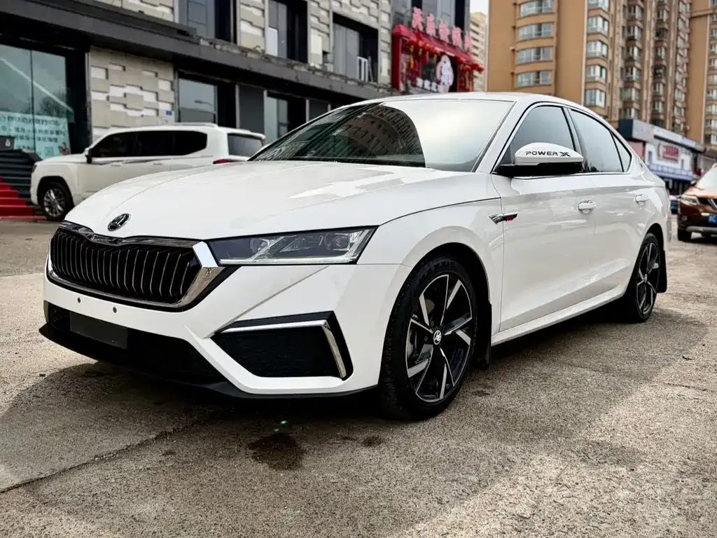Skoda Octavia — фото 1