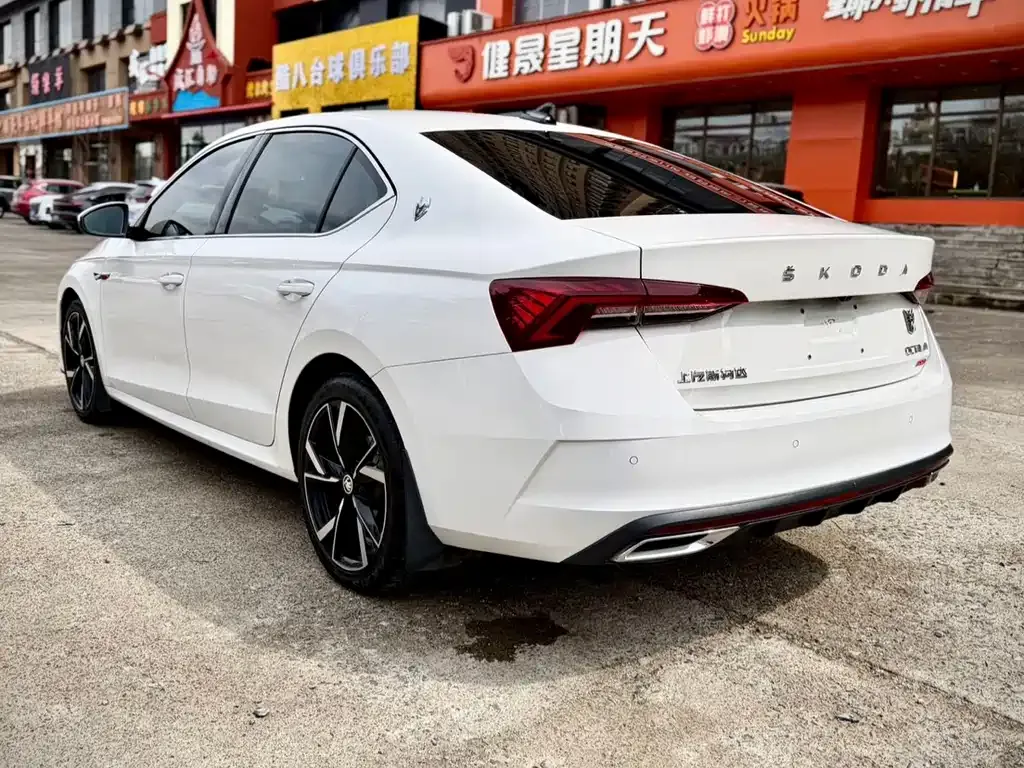 Skoda Octavia — фото 5