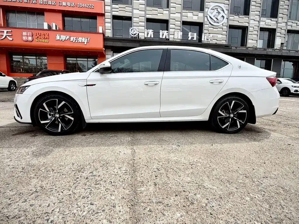 Skoda Octavia — фото 9
