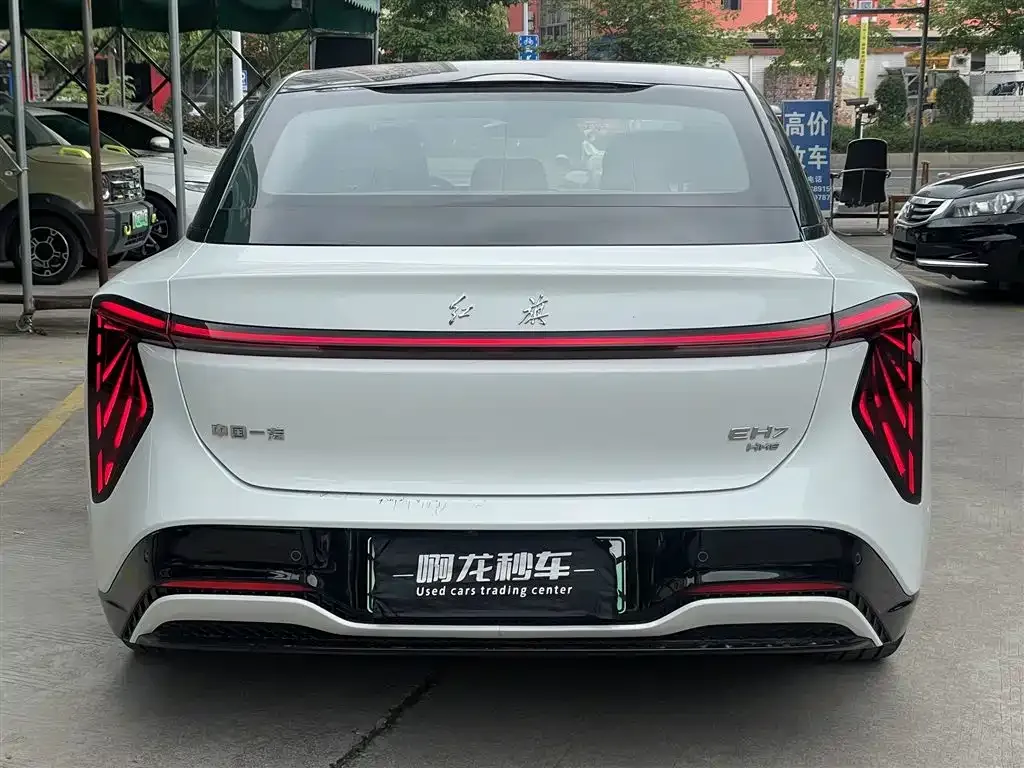 Hongqi EH7 — фото 6