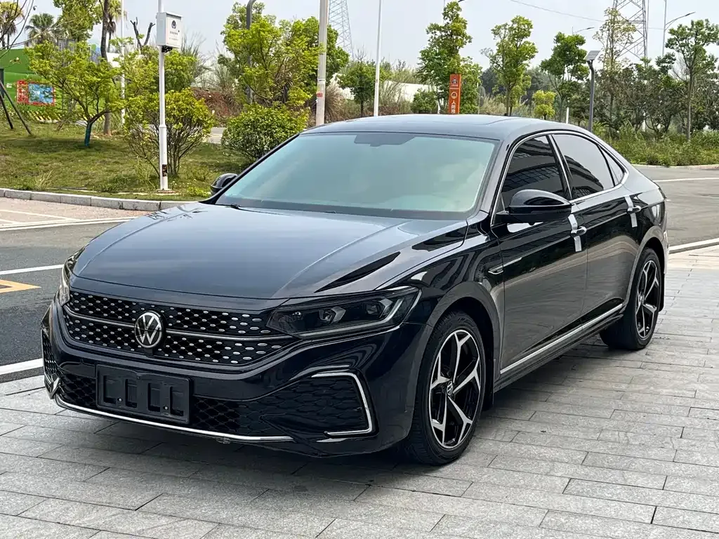 Volkswagen Passat — фото 1