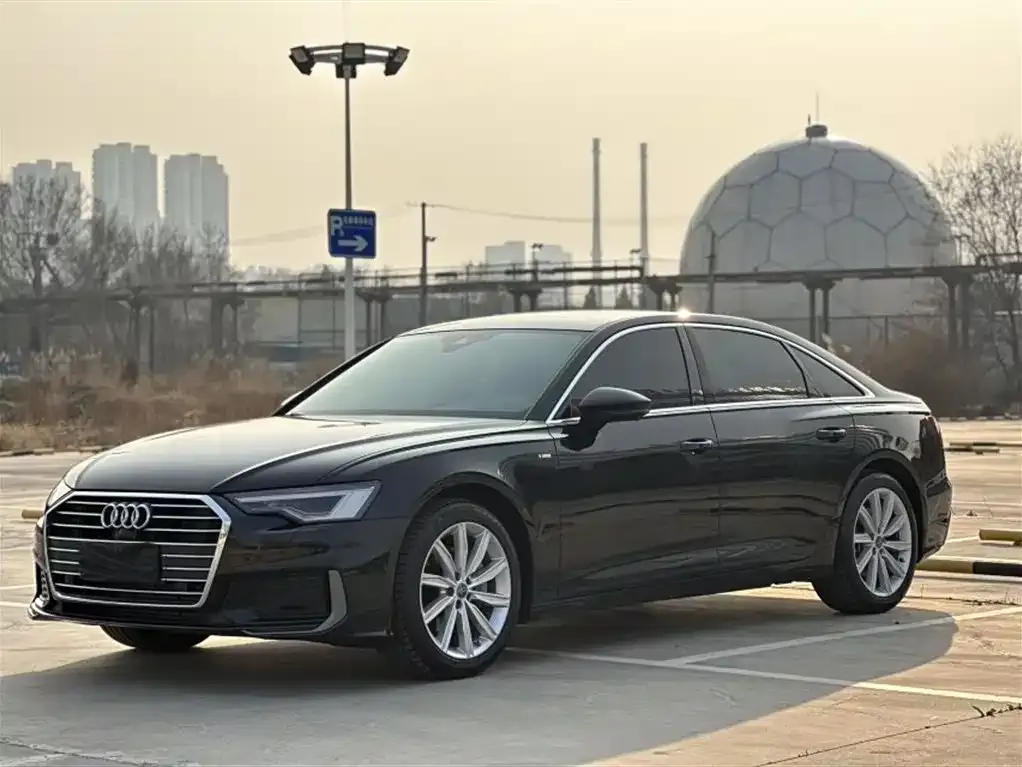 Audi A6L — фото 1