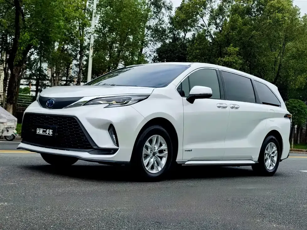 Toyota Granvia — фото 1