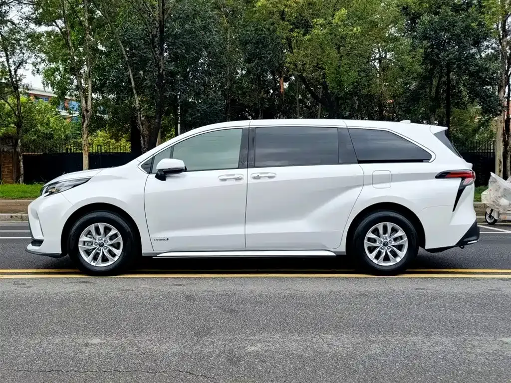 Toyota Granvia — фото 6