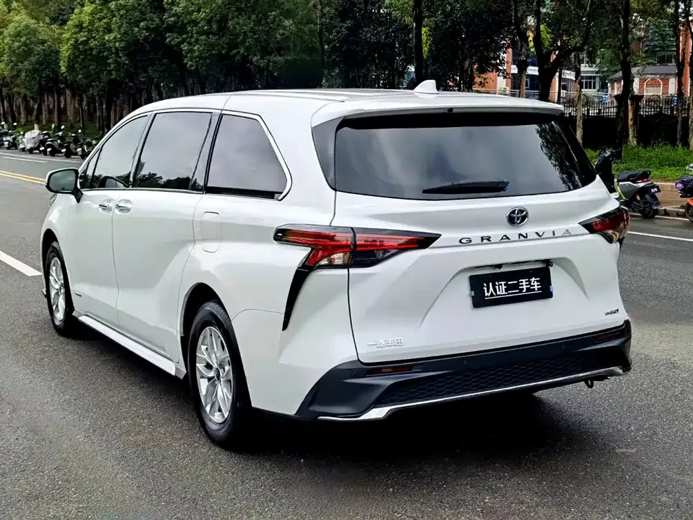 Toyota Granvia — фото 7