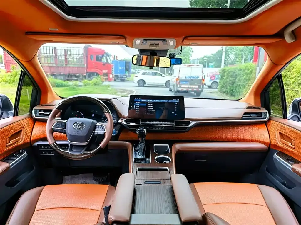 Toyota Granvia — фото 10