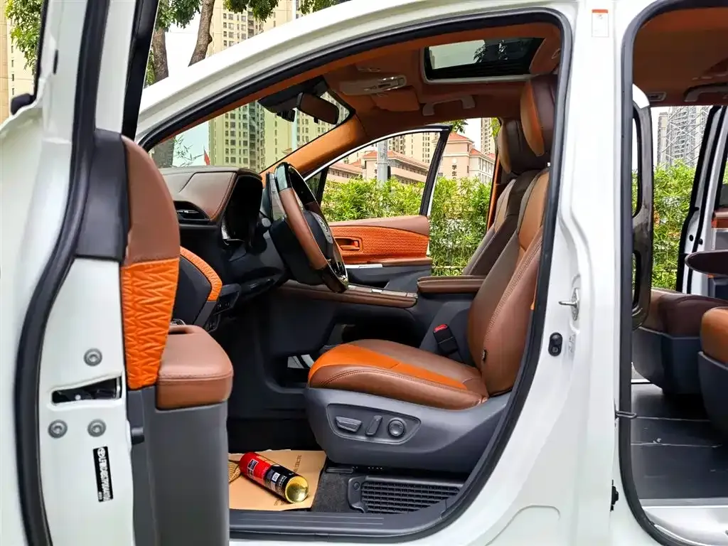 Toyota Granvia — фото 4