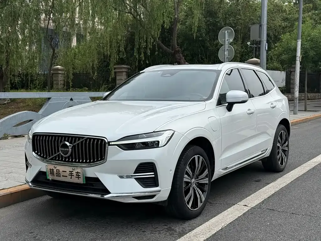 Volvo XC60 PHEV — фото 1