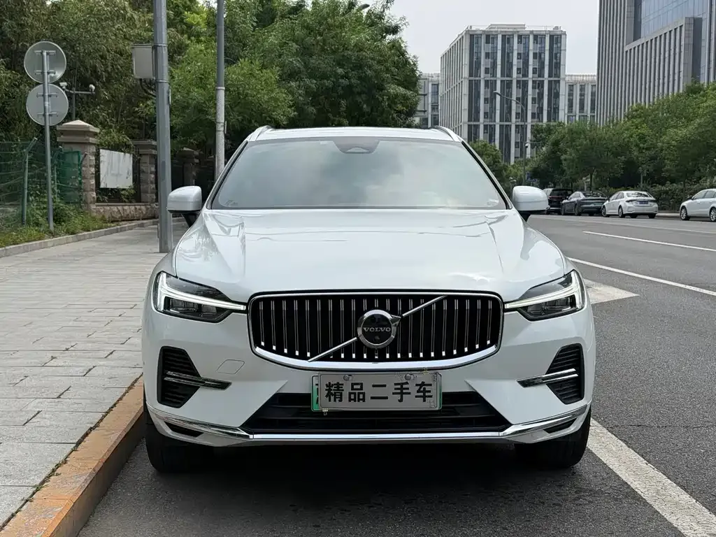 Volvo XC60 PHEV — фото 8