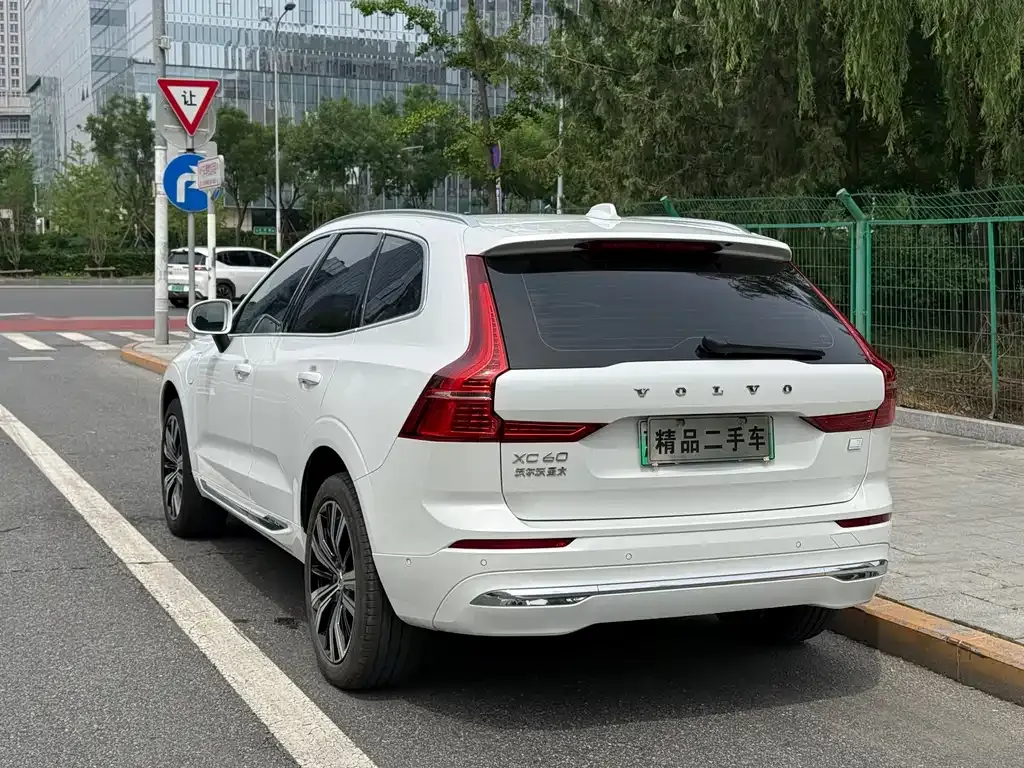 Volvo XC60 PHEV — фото 6
