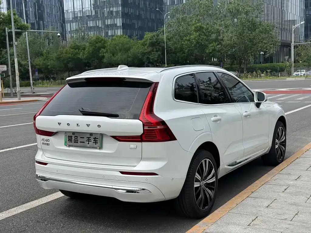 Volvo XC60 PHEV — фото 10