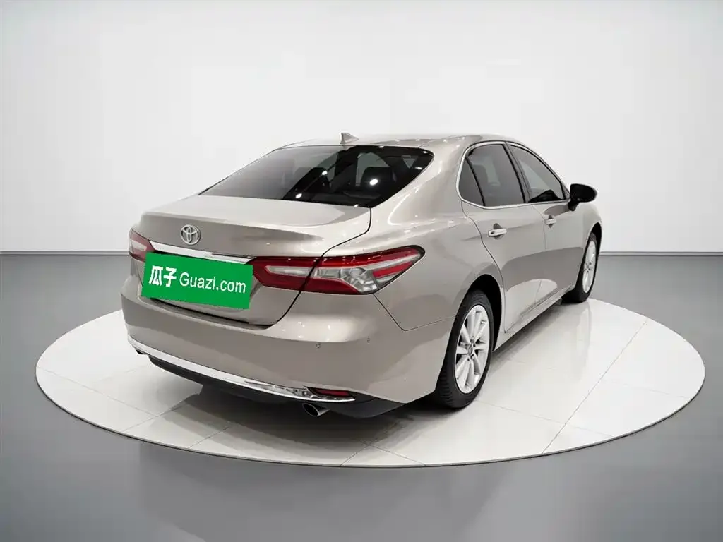 Toyota Camry — фото 5
