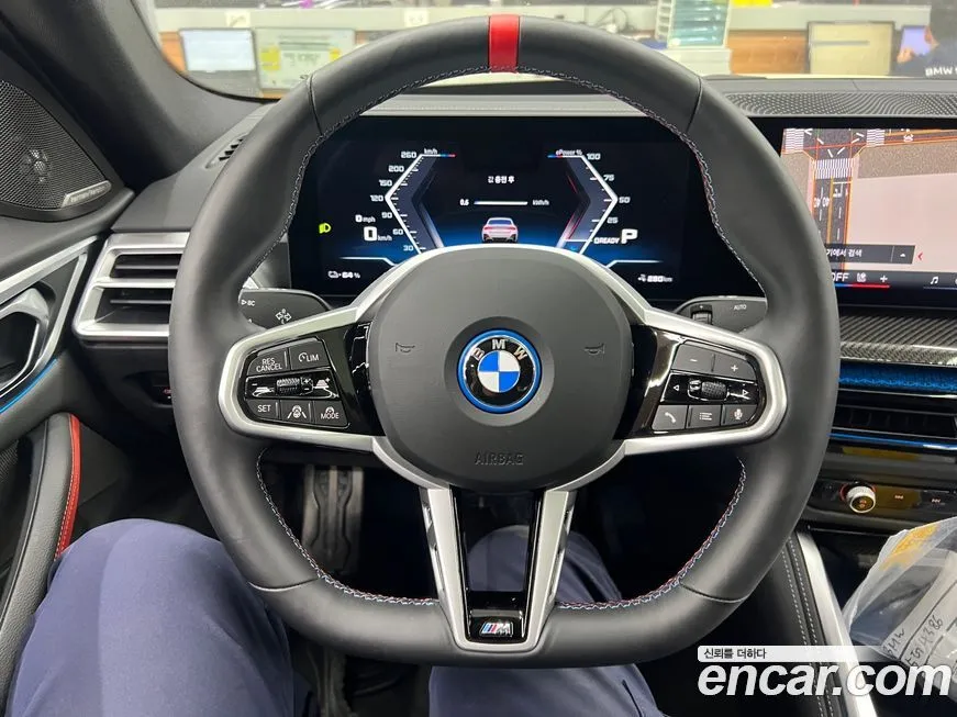 BMW i4 — фото 8