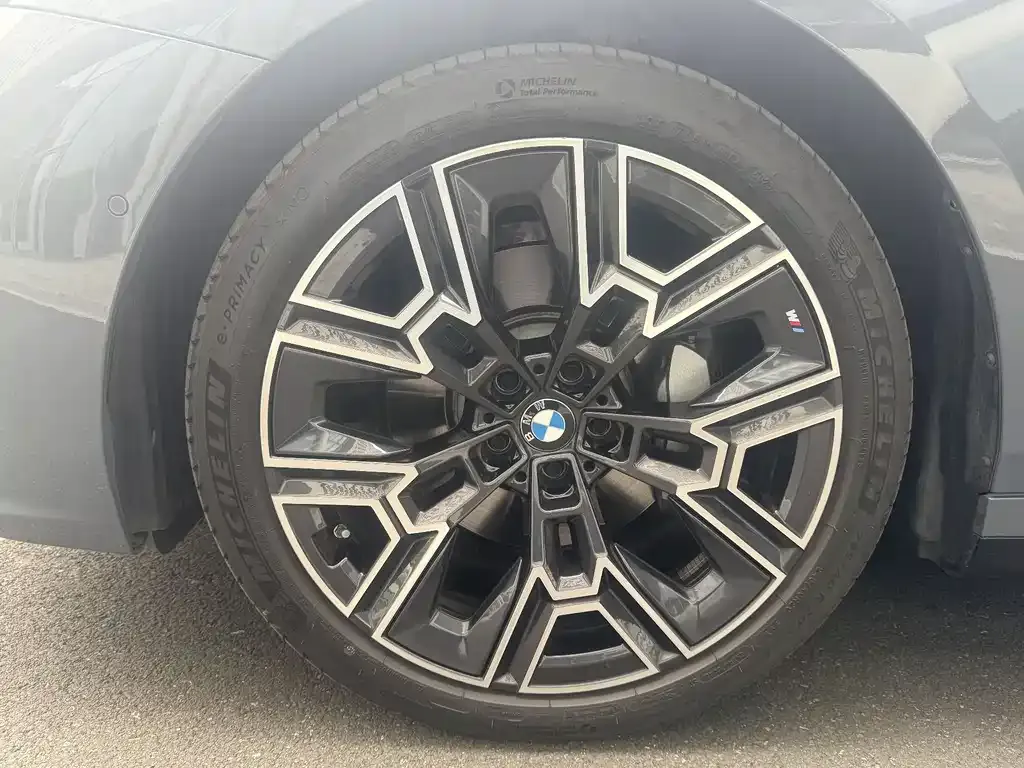 BMW 5 Series — фото 2