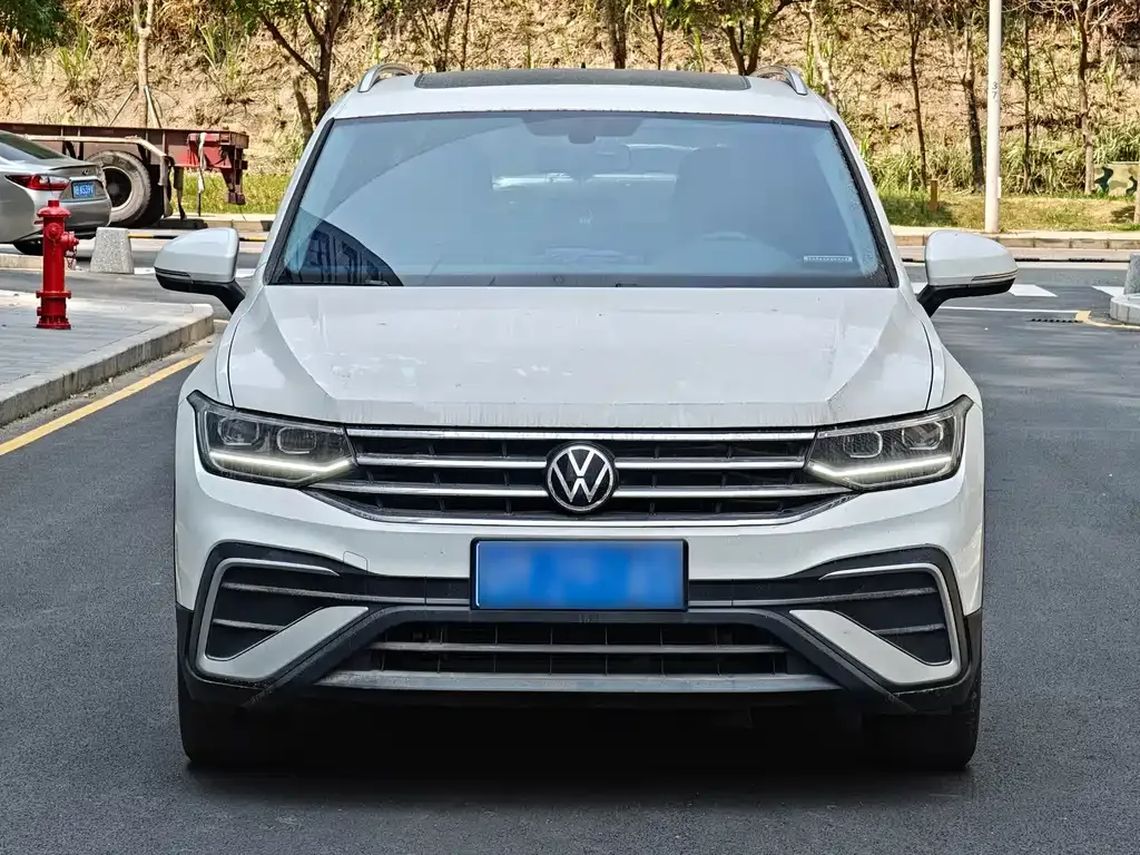 Volkswagen Tiguan L — фото 7