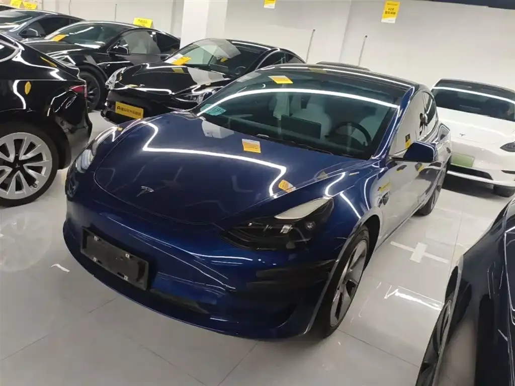 Tesla Model 3 — фото 1