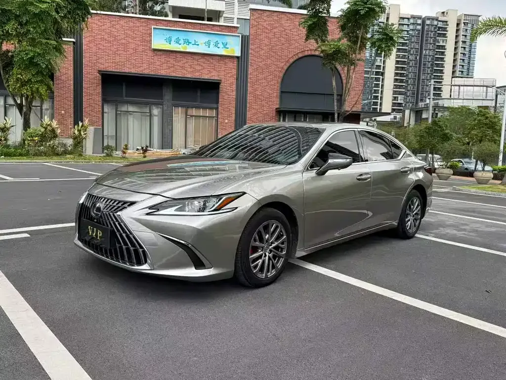Lexus ES — фото 1