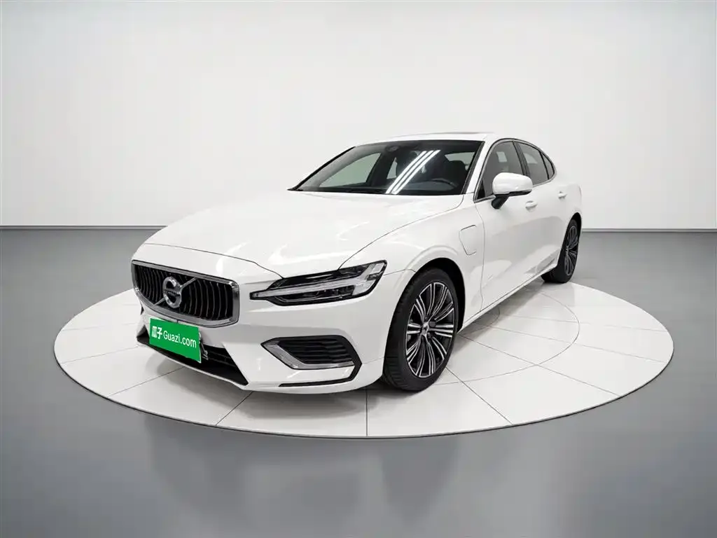 Volvo S60 PHEV — фото 1