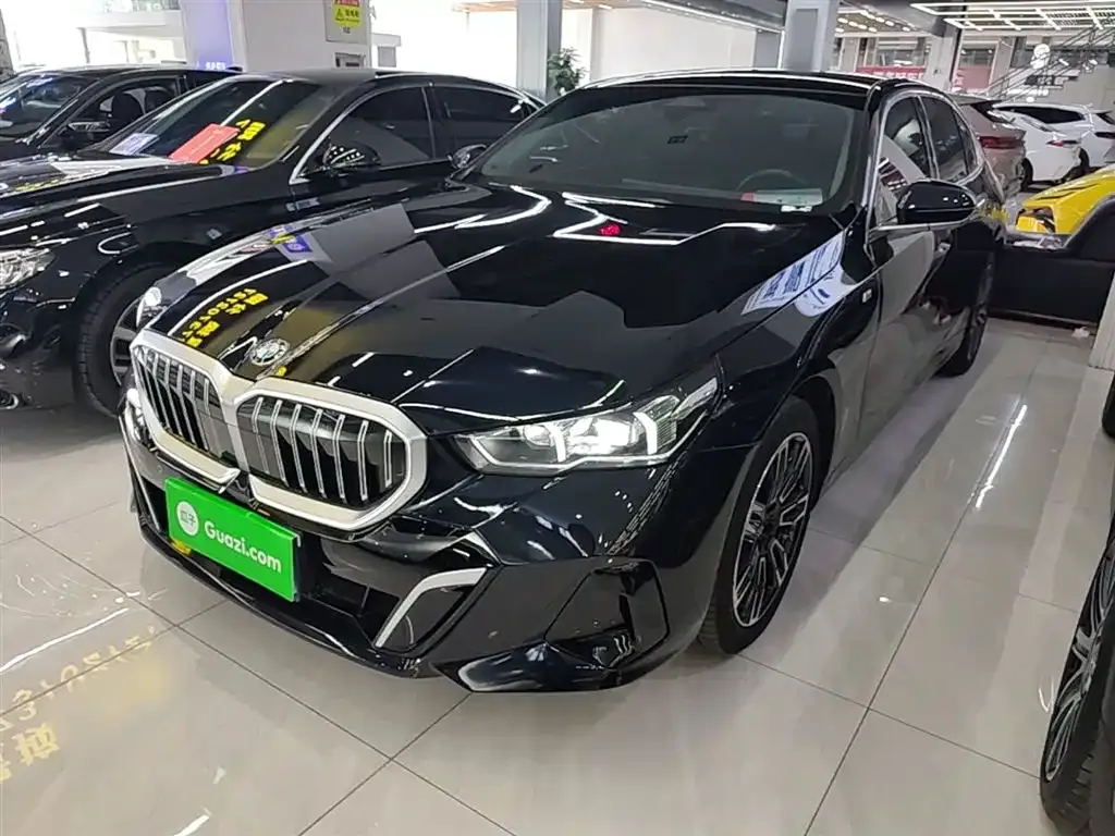 BMW 5 Series — фото 1