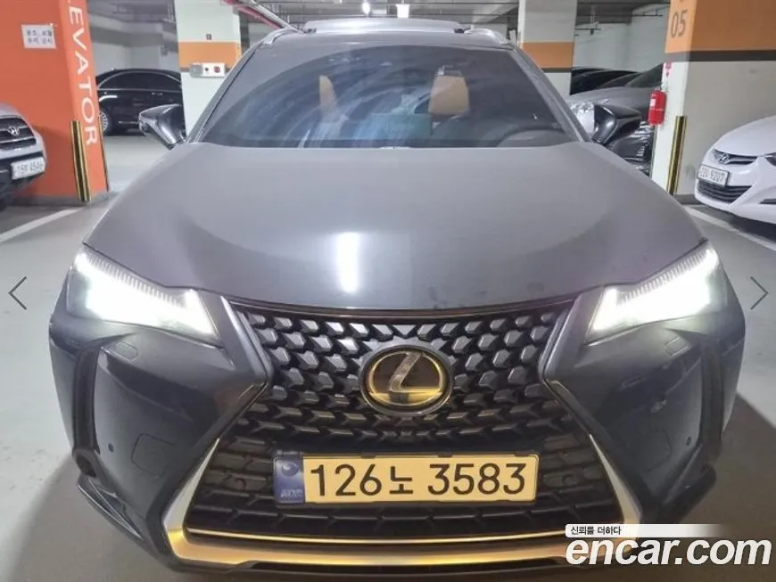 Lexus UX — фото 1