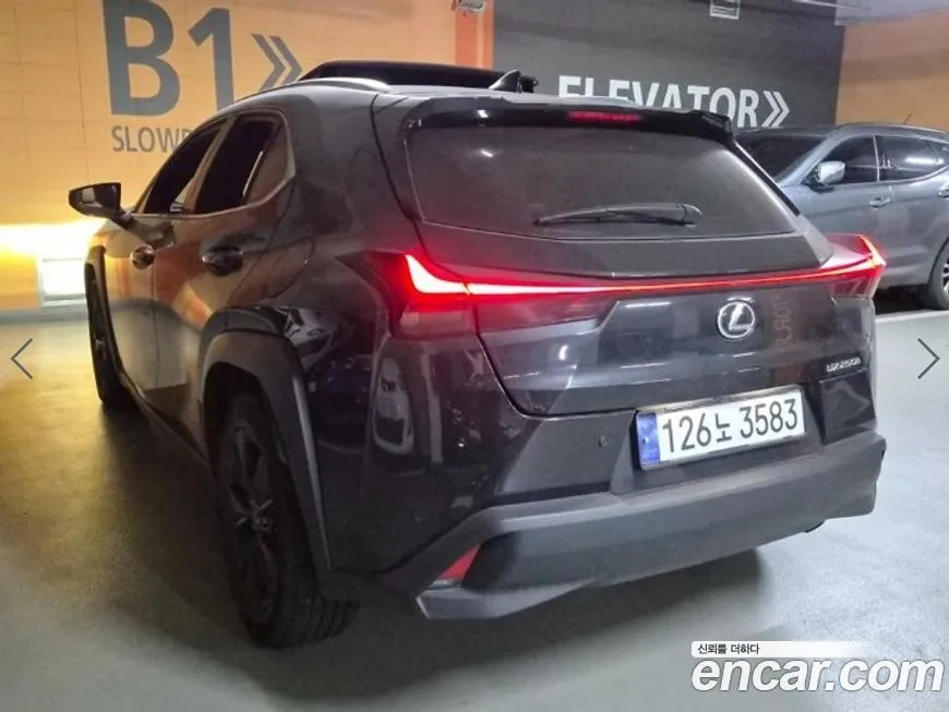 Lexus UX — фото 4