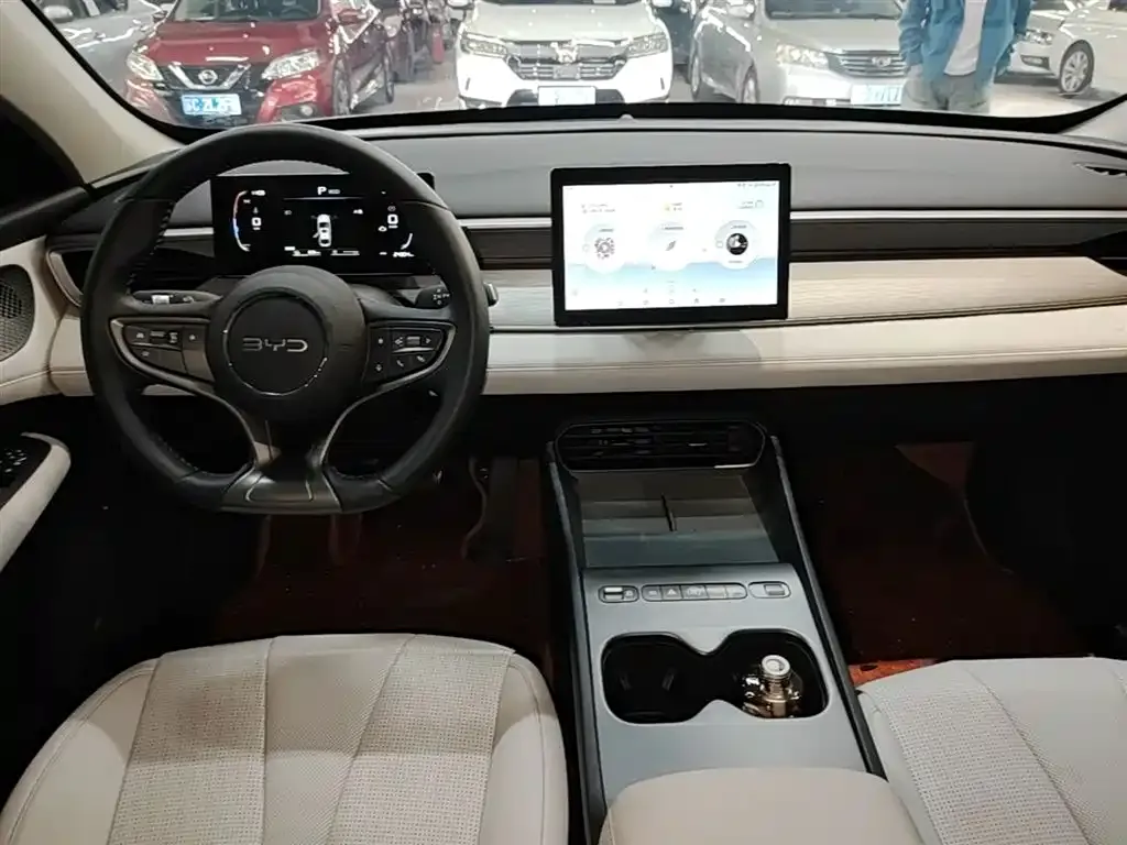 BYD Seal 05 DM-i — фото 10