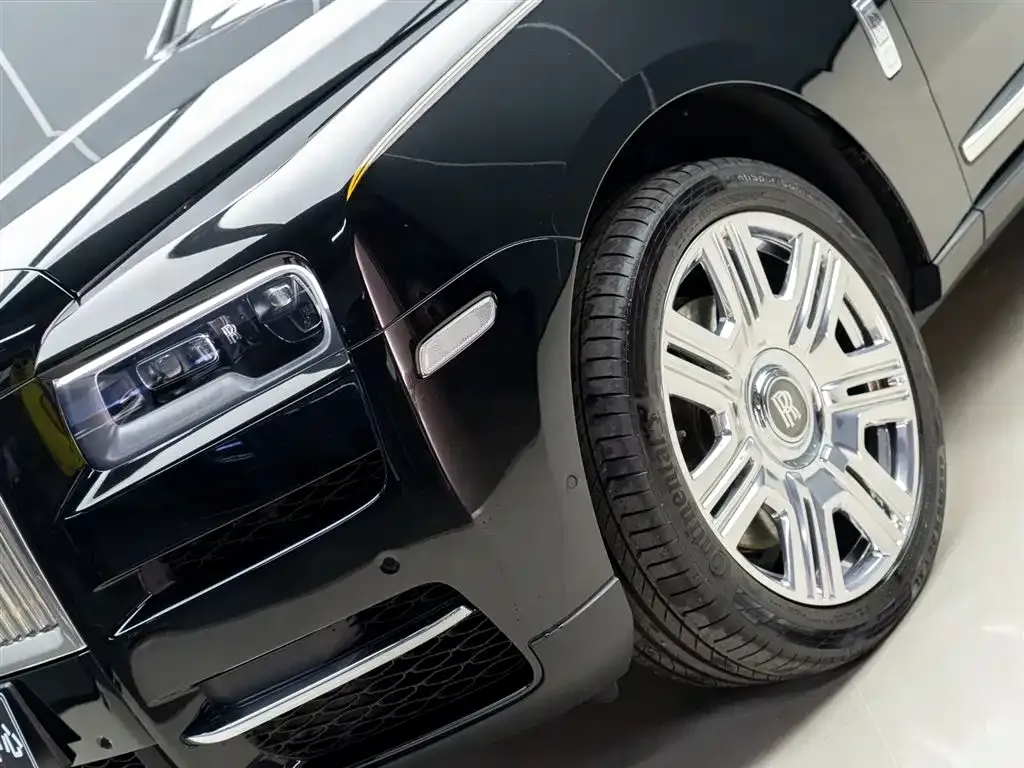 Rolls-Royce Cullinan — фото 10