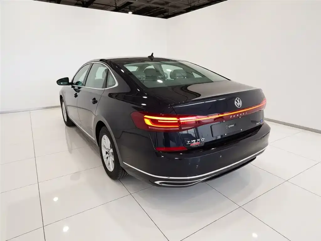 Volkswagen Passat New Energy — фото 3