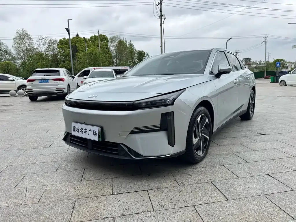 Geely Galaxy L6 — фото 1