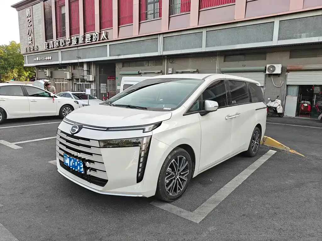 GAC Motor Trumpchi E8 — фото 1