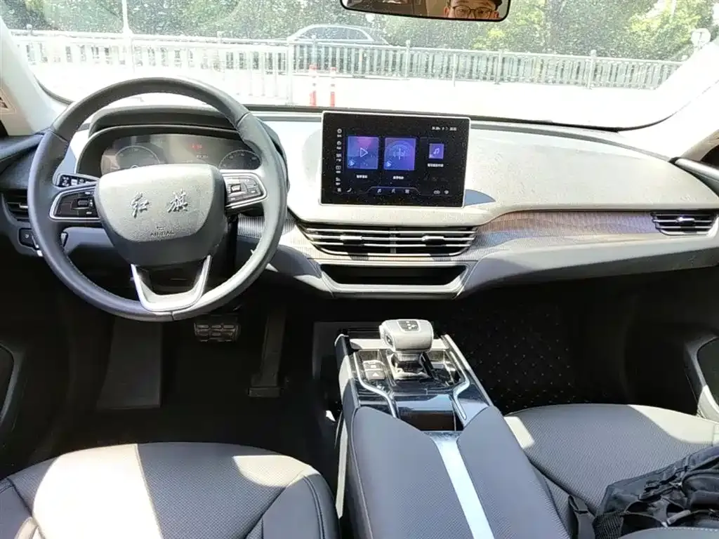 Hongqi E-QM5 — фото 3