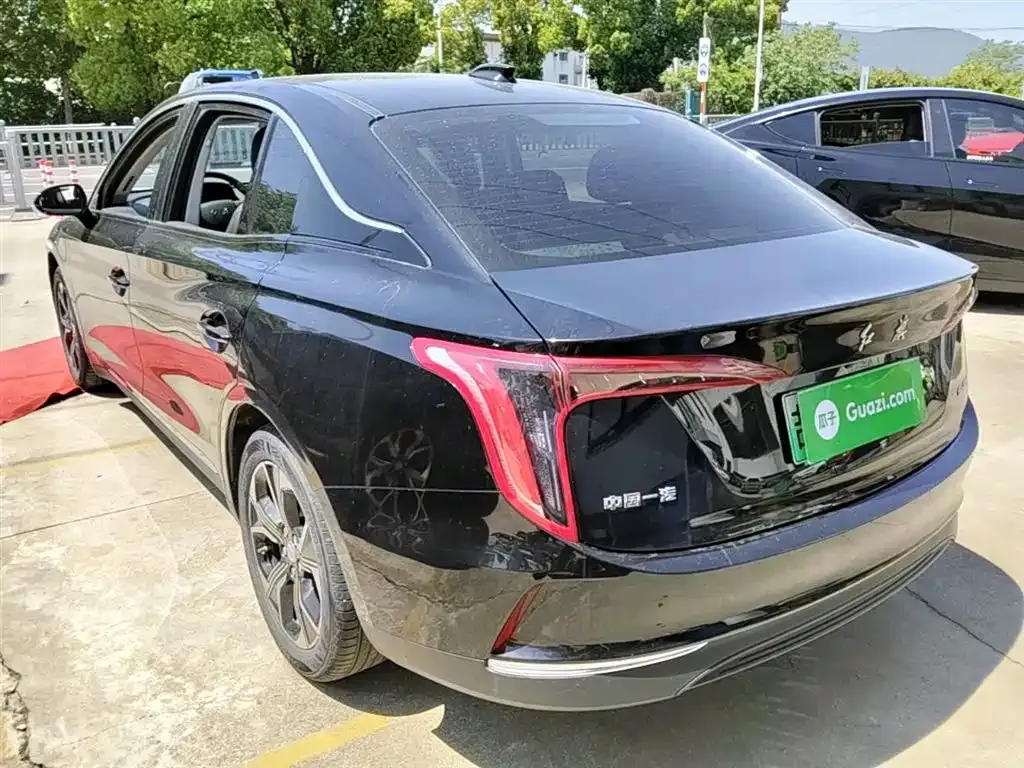 Hongqi E-QM5 — фото 10