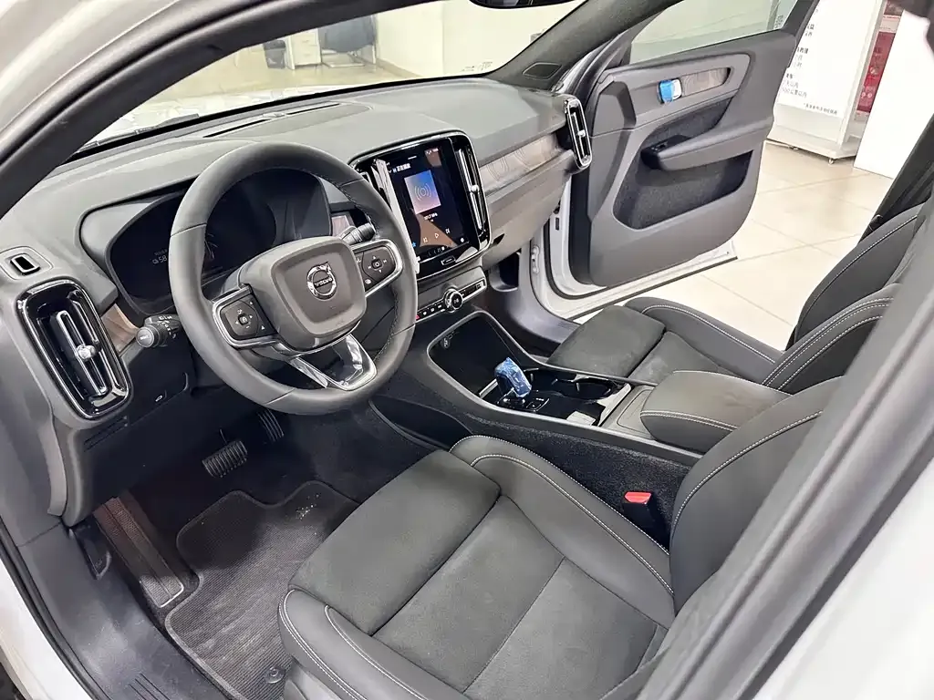 Volvo C40 — фото 10