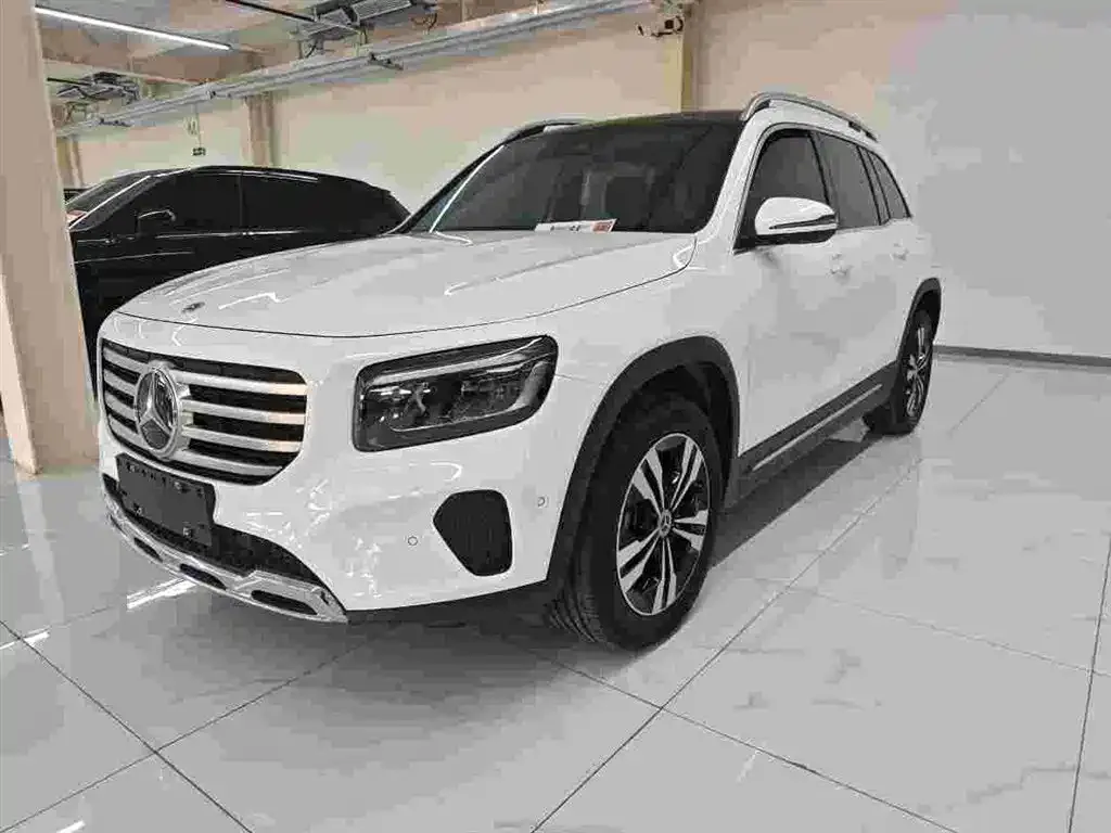 Mercedes-Benz GLB — фото 1