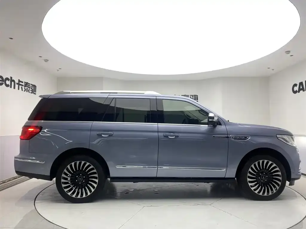 Lincoln Navigator — фото 9