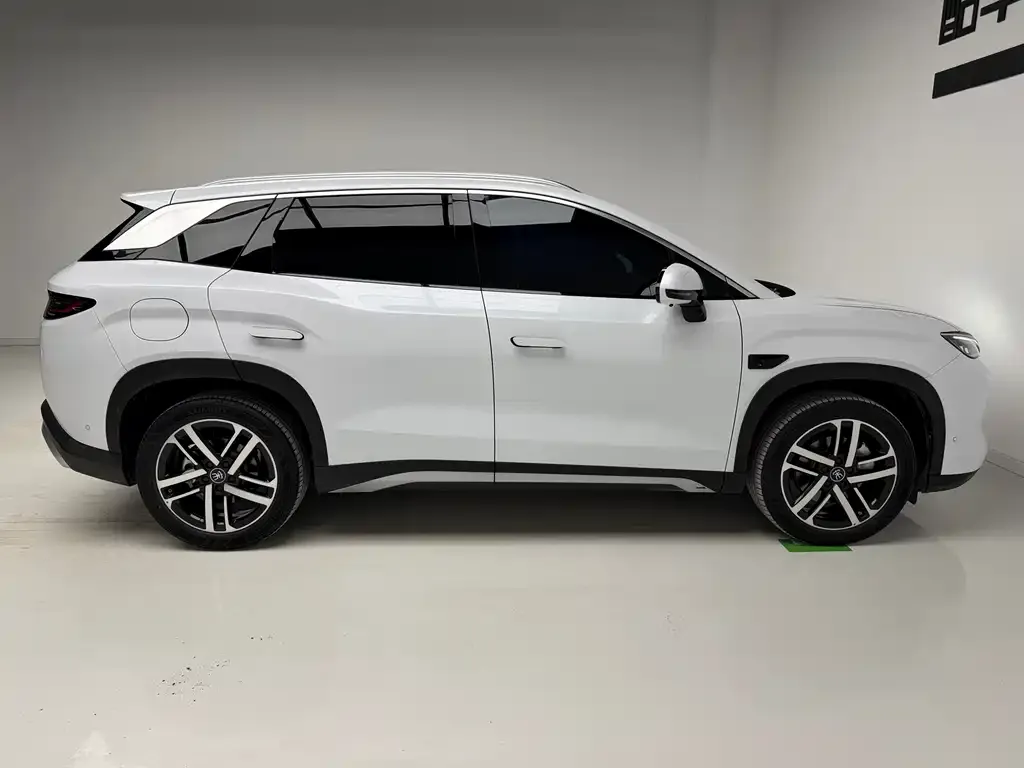 BYD L DM-i — фото 2